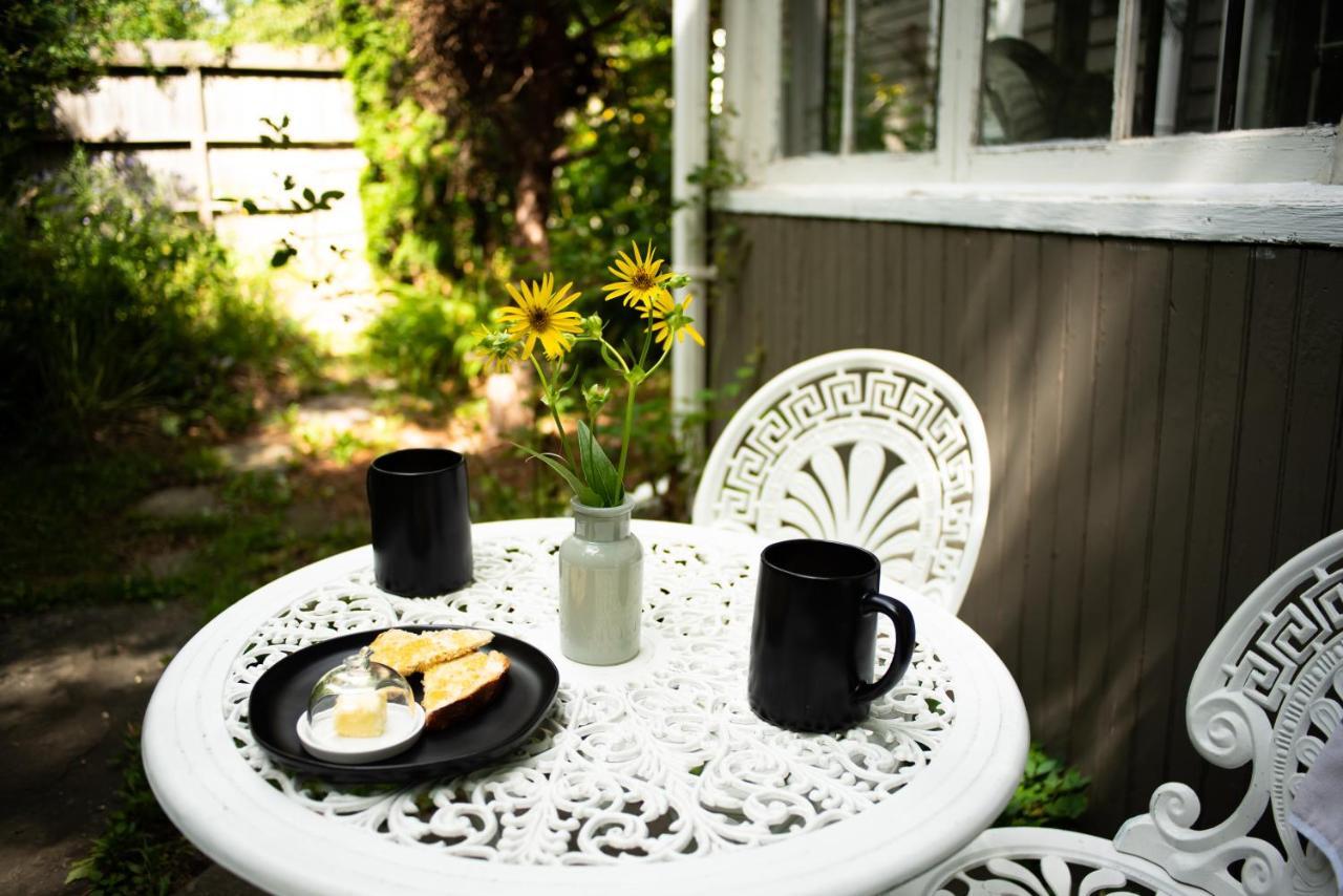 Black Walnut Bed And Breakfast Interlaken Exterior photo