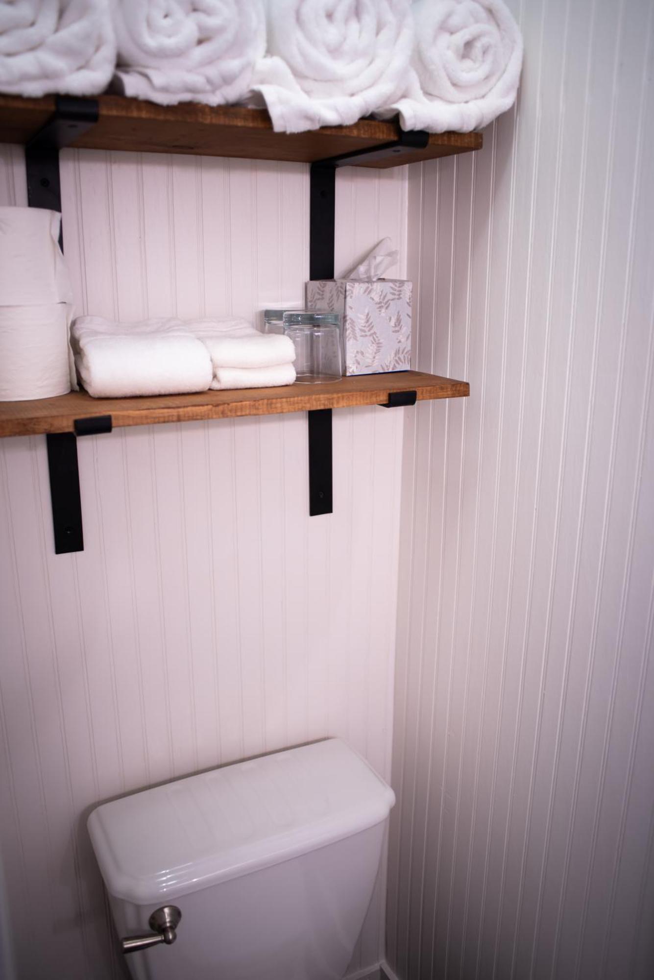 Black Walnut Bed And Breakfast Interlaken Room photo