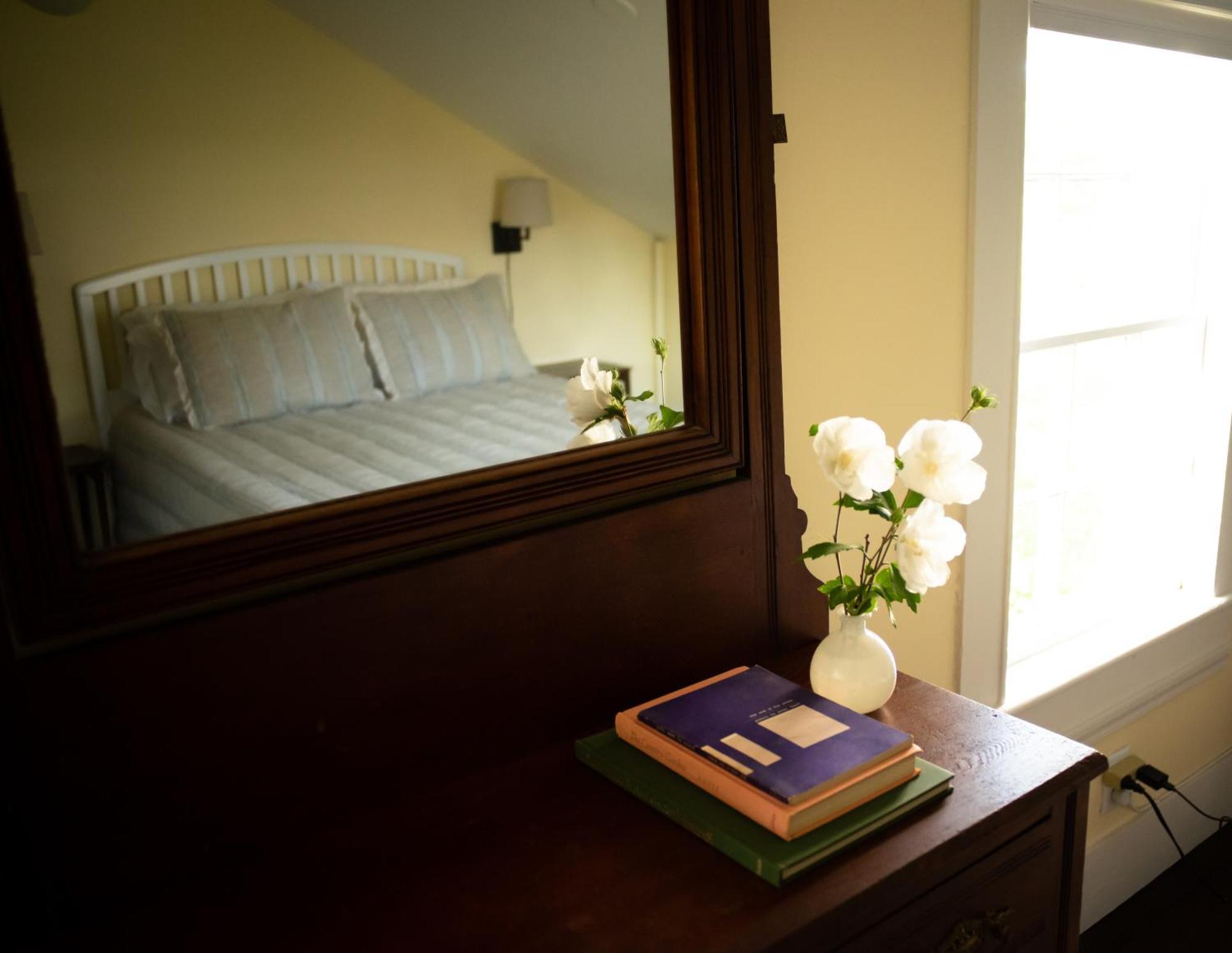 Black Walnut Bed And Breakfast Interlaken Room photo